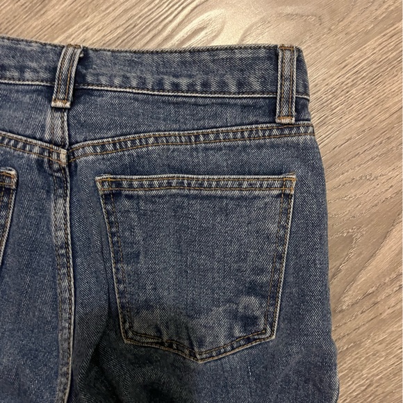 Flattering acid dipped straight-leg jeans! Size small (26) - Picture 3 of 6
